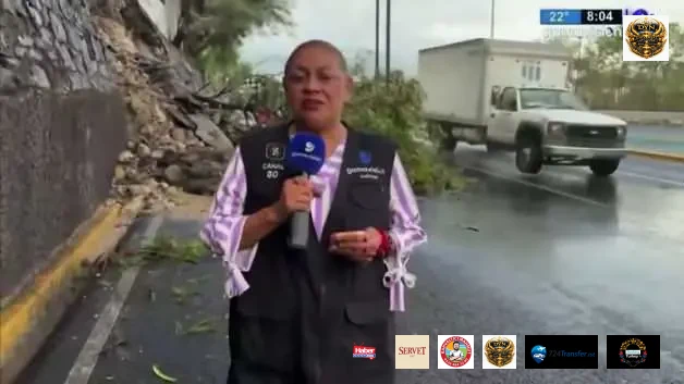 Canlı yayında dehşet anları: Meksika'da kontrolden çıkan araç gazetecileri böyle ezdi