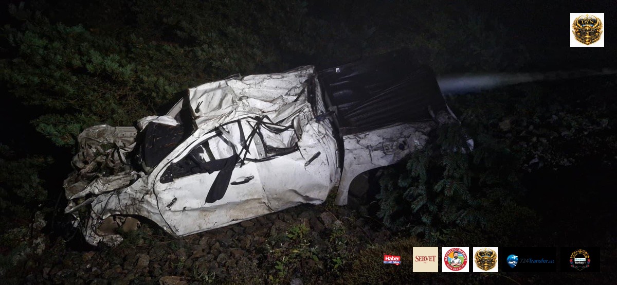 Artvin Yusufeli'de kamyonet uçuruma yuvarlandı, sürücü öldü, 2 çocuğu yaralandı