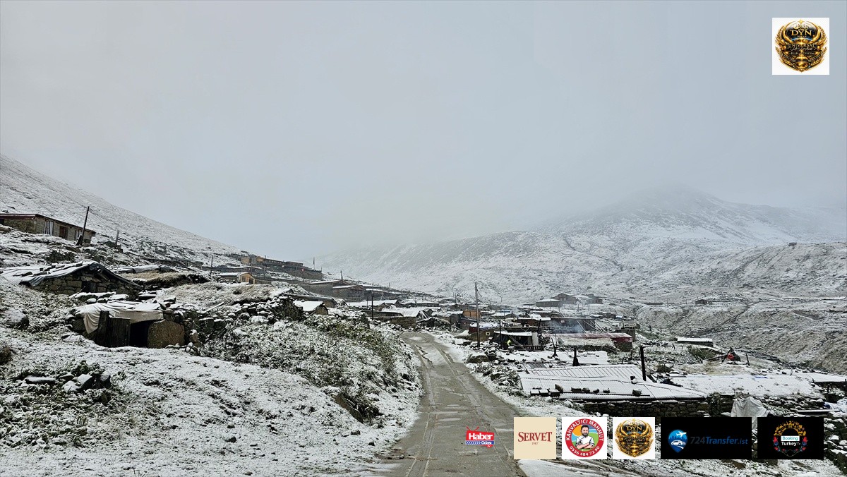 Rize Çamlıhemşin'de yüksek kesimler sağanak sonrası karla kaplandı