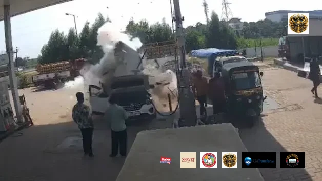 Hindistan'da dolum yapan CNG'li araç patladı