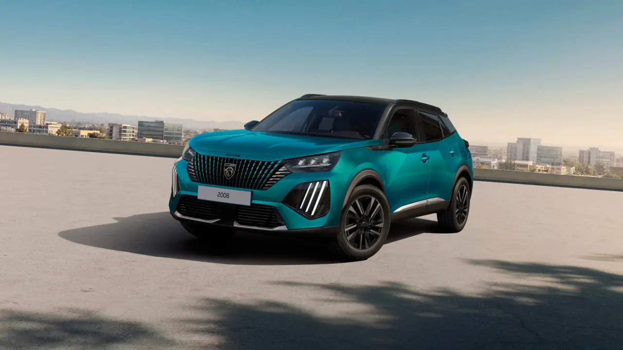 Peugeot 2008 İyonya mavi rengiyle Türkiye asfaltına indi