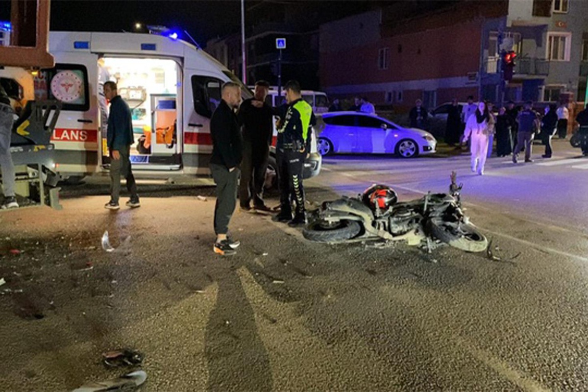 İnegöl'de feci kaza! Motosiklet vinçle çarpıştı, 21 yaşındaki sürücü öldü