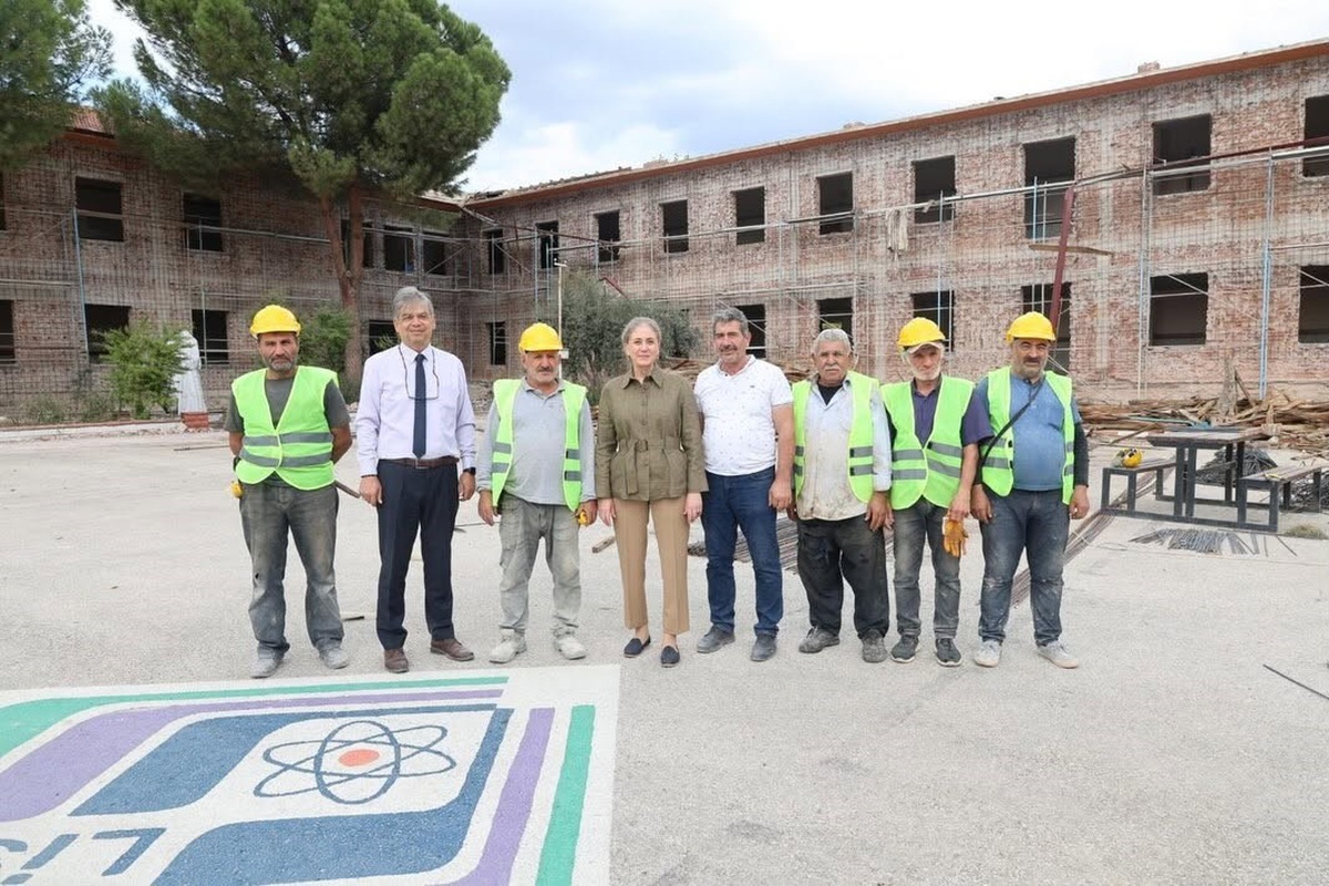 Nazilli Kaymakamı, deprem güçlendirmesi süren iki okulu yerinde inceledi