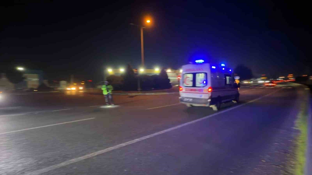 Düzce'de trafikte kalan ambulansa Bölge Trafik ekipleri sinyalizasyonla geçiş sağladı