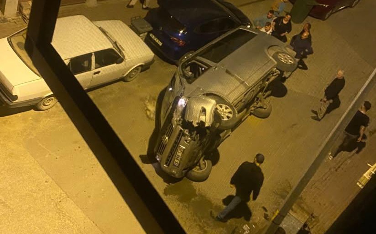 Bursa İnegöl'de minibüs devrildi, kaçan sürücüyü polis arıyor