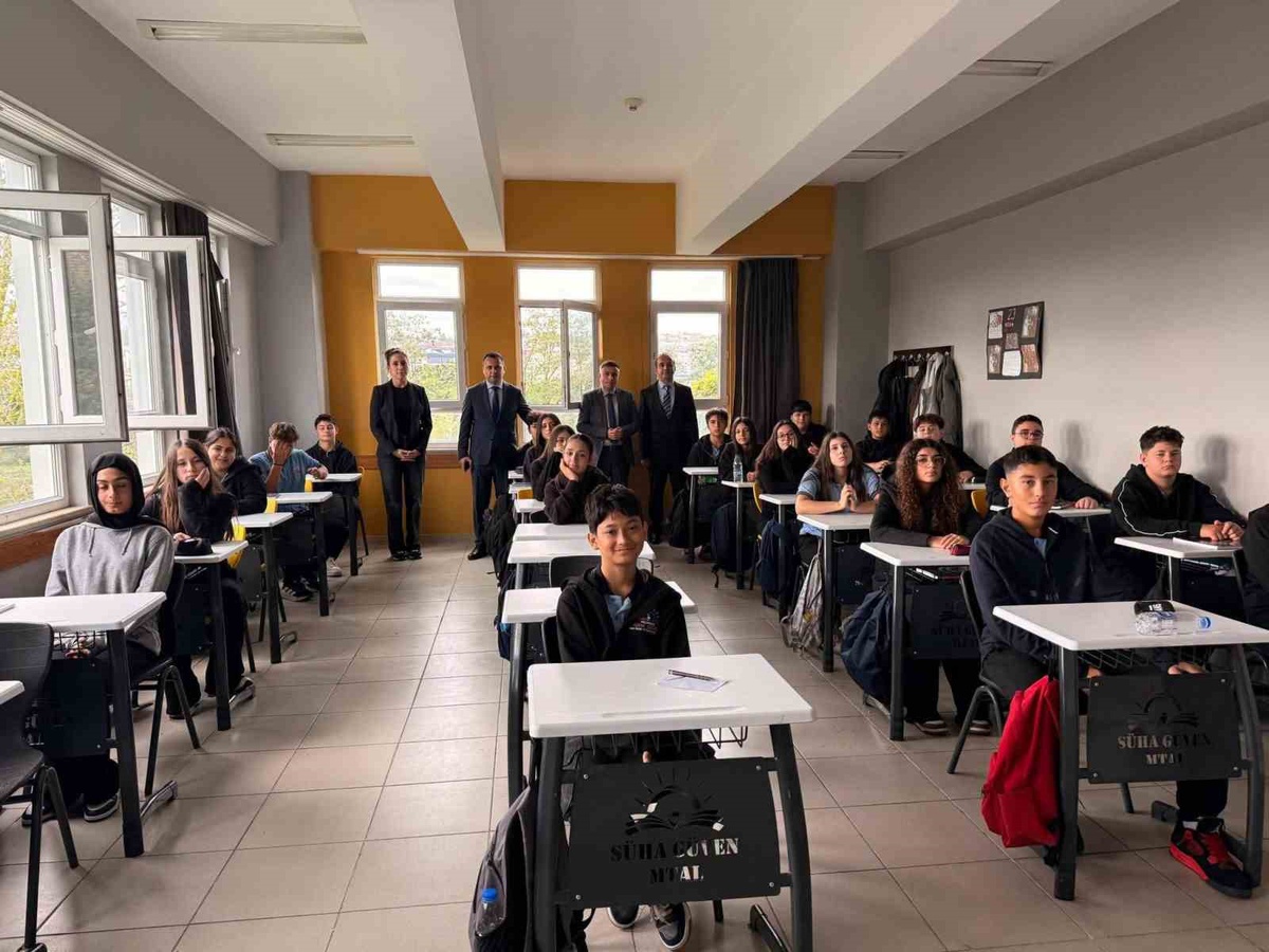 Akçakoca Kaymakamı Uzan, Süha Güven Turizm Lisesi öğrencileriyle sohbet etti