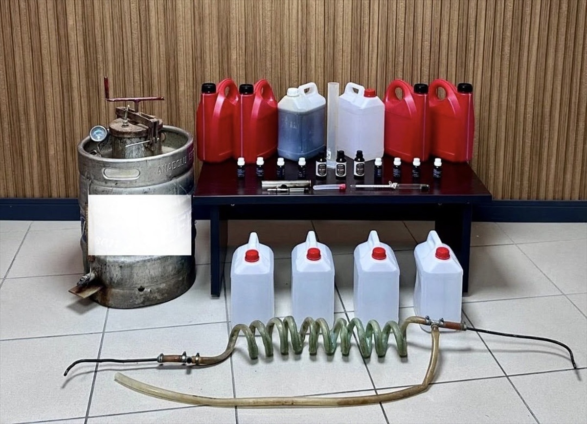 Sinop Gerze'de sahte alkol operasyonunda 45 litre etil alkol ele geçirildi