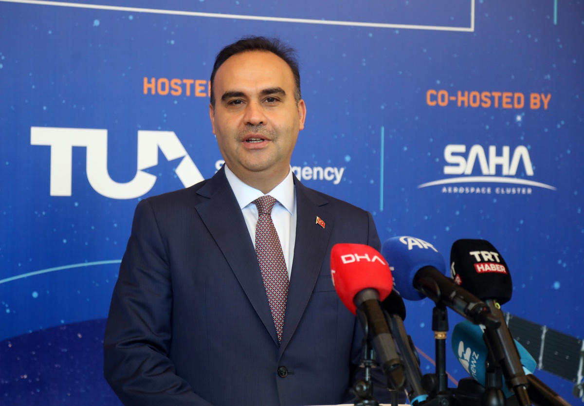 Türkiye Ay'a gidiyor! Bakan Kacır tarih verdi: Yüzde 87 yerli uzay aracı 2027'nin ilk aylarında Ay'a gönderilecek