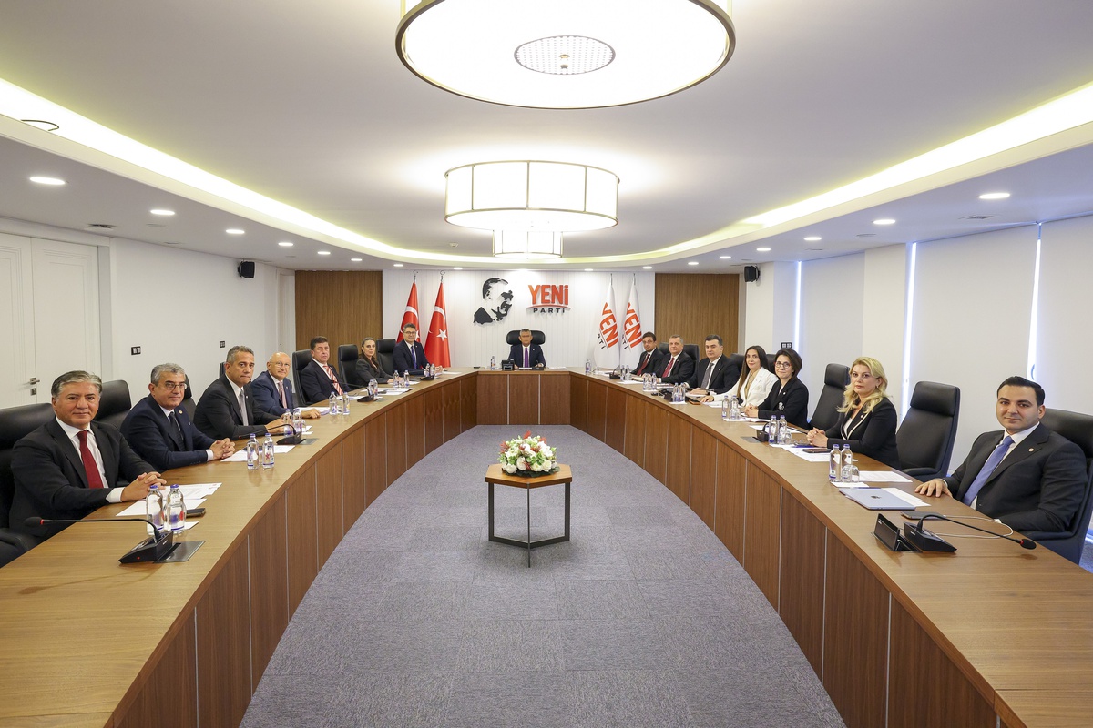 YENİ Parti AYM'ye isim savunmasını sundu, kurultay 14-15 Kasım'da yapılacak
