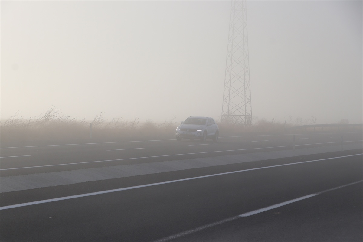 Tekirdağ'da sis, Muratlı ve Hayrabolu yolunda görüşü 40 metrenin altına düşürdü