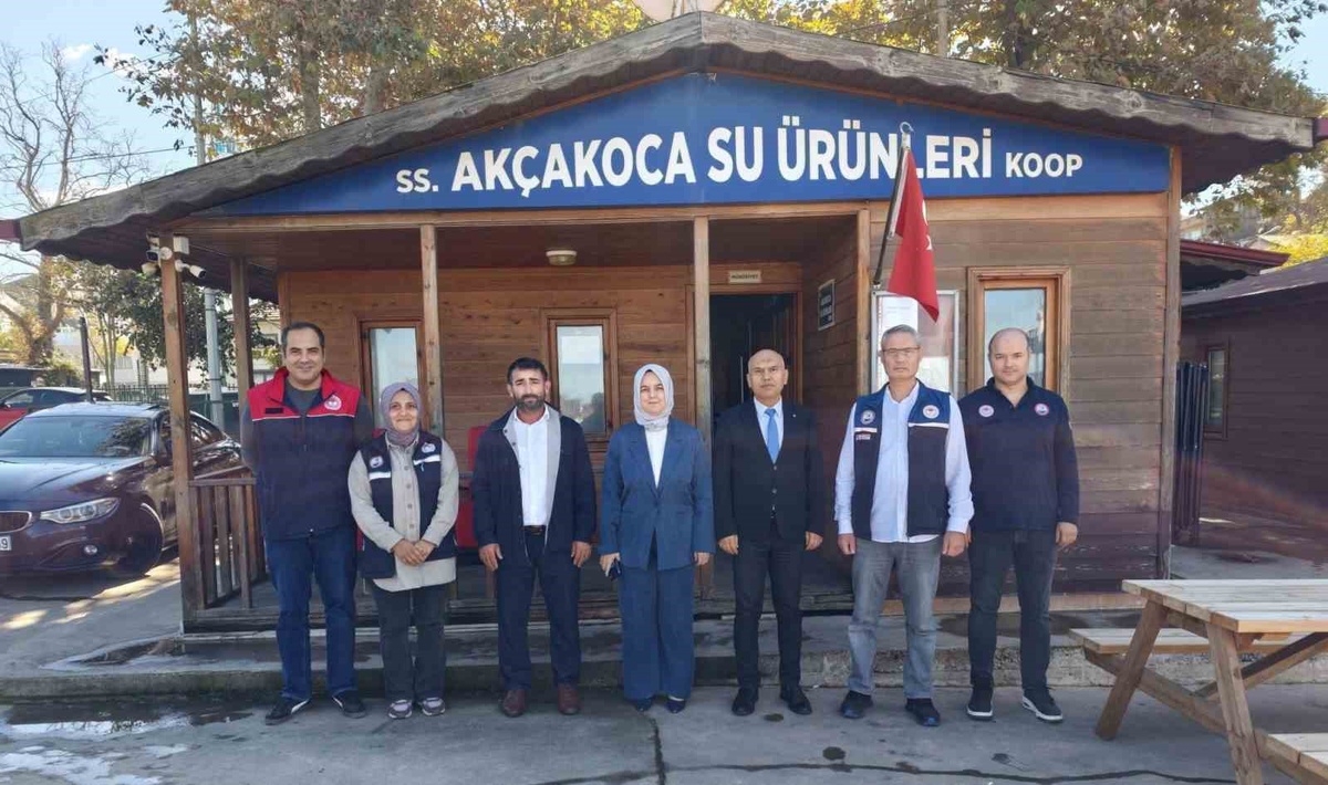Düzce Tarım ve Orman Müdürü Esra Uzun, Akçakoca’da balıkçıların sorunlarını dinledi