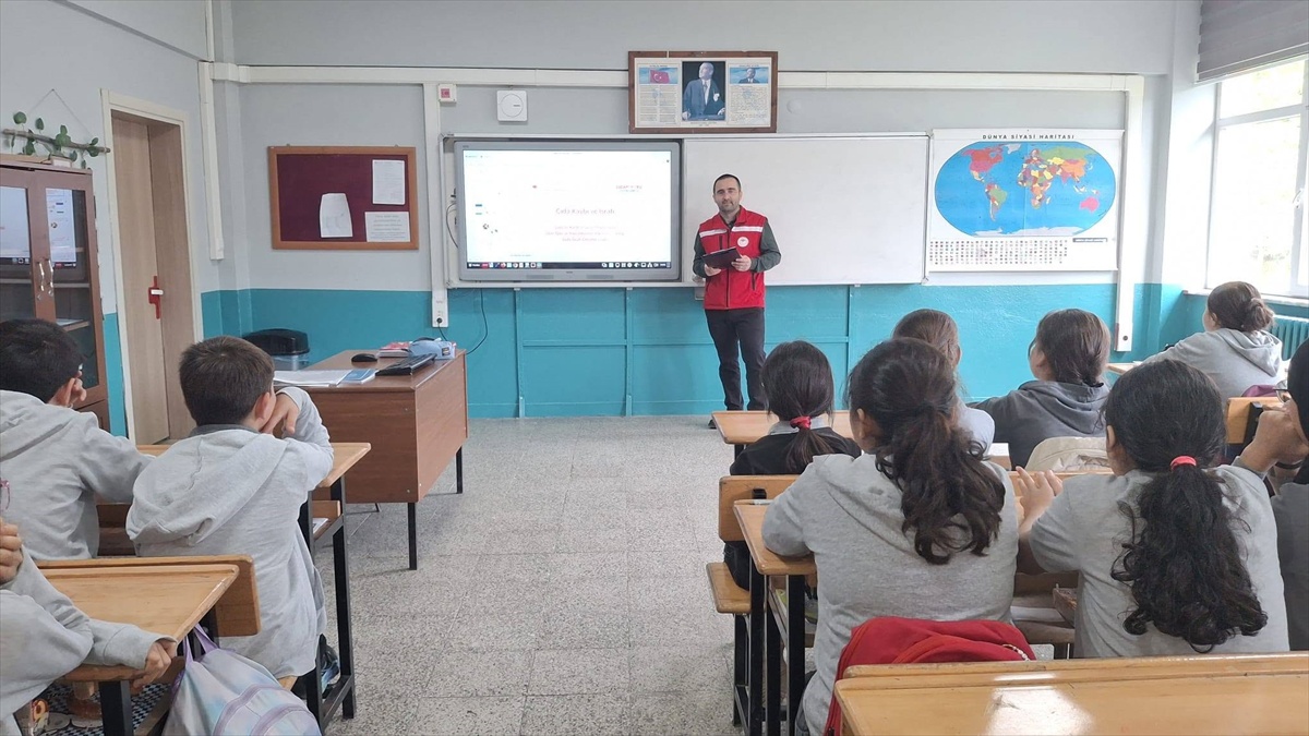 Salıpazarı İlçe Tarım ve Orman Müdürlüğü öğrencilere gıda israfı ve kokarca eğitimi verdi