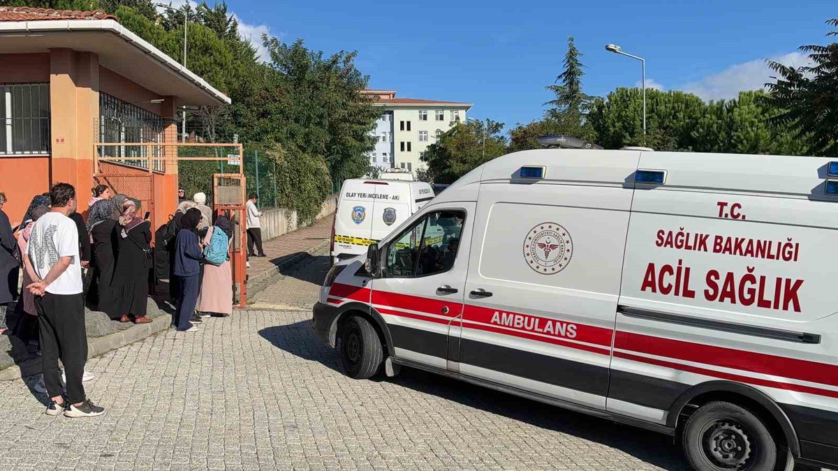 İstanbul Valiliği, Başakşehir'de okul kavgasında 5 öğrencinin yaralandığını açıkladı