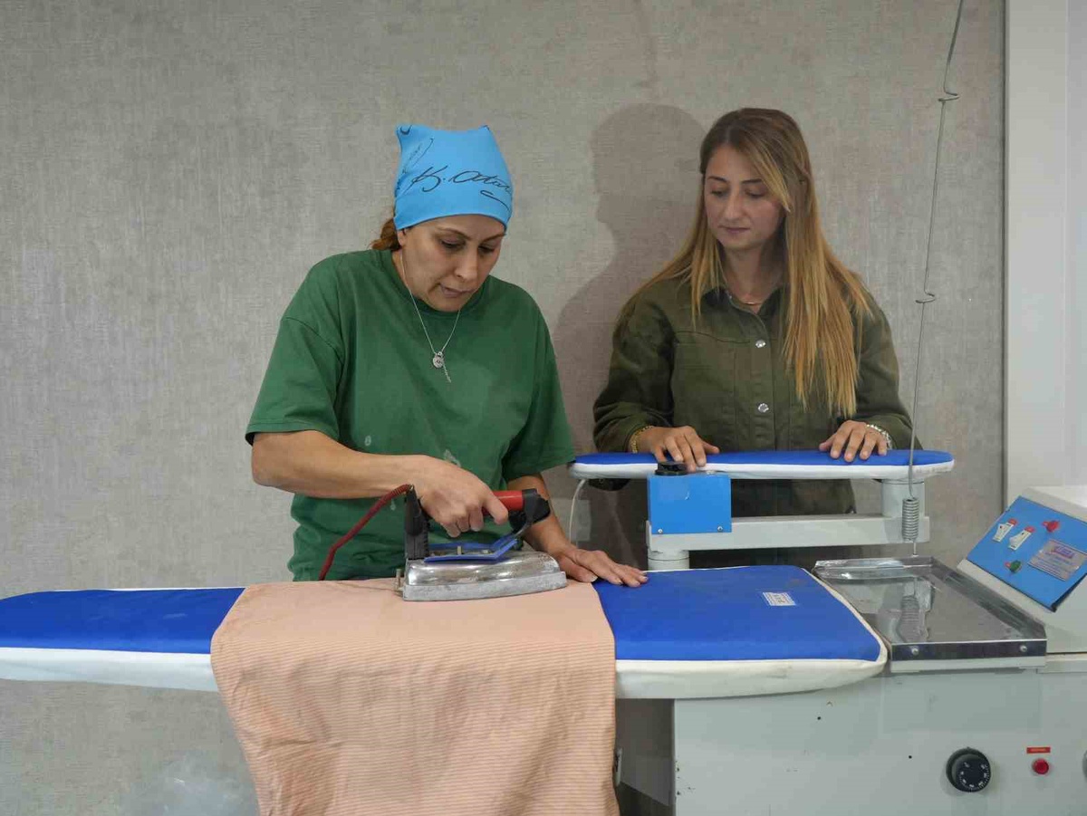 Atanamayan Seval Kutsal temizlik şirketi kurdu, 15 kişiye istihdam sağlıyor