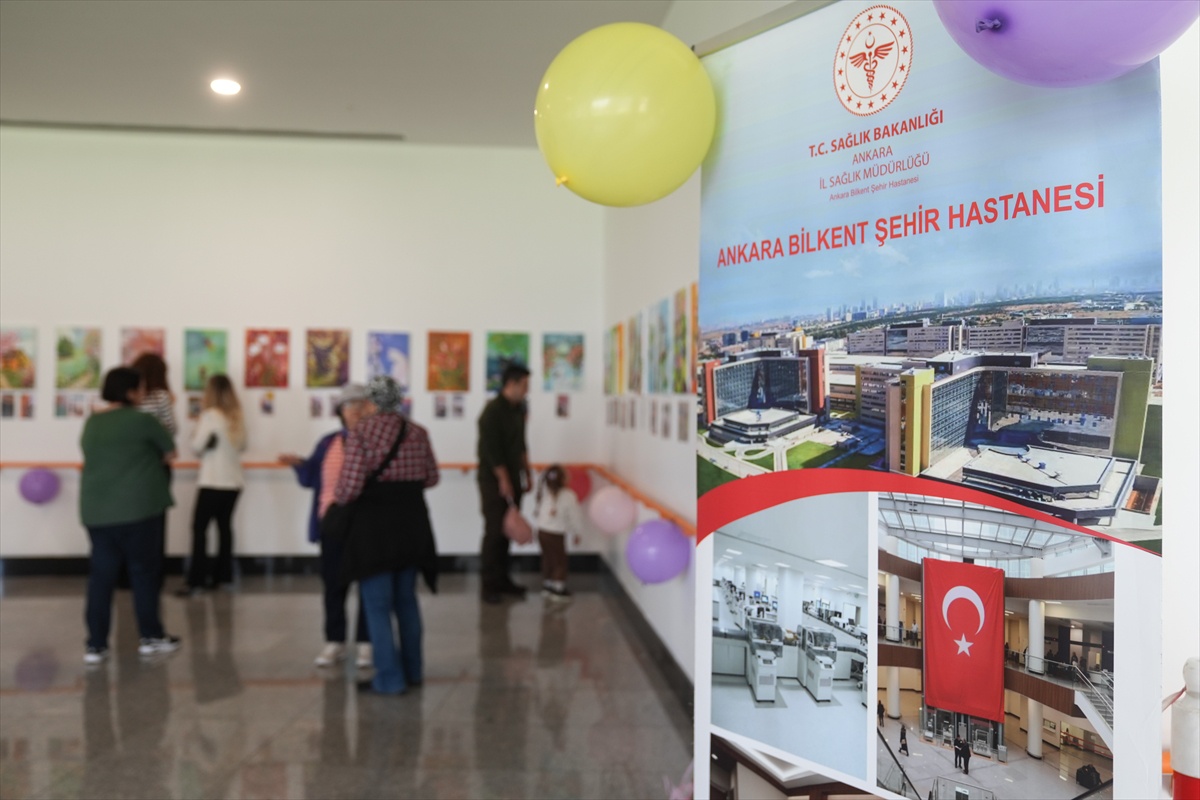 Kemoterapi gören kanser hastalarının resimleri Bilkent Şehir Hastanesi'nde sergilendi