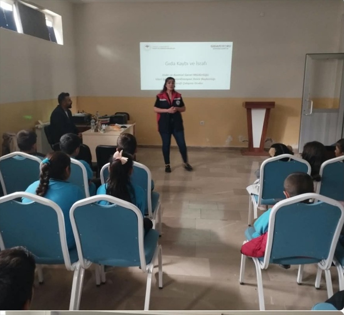 Sivas Ulaş'ta ilkokul öğrencilerine gıda güvenliği ve hijyeni eğitimi verildi