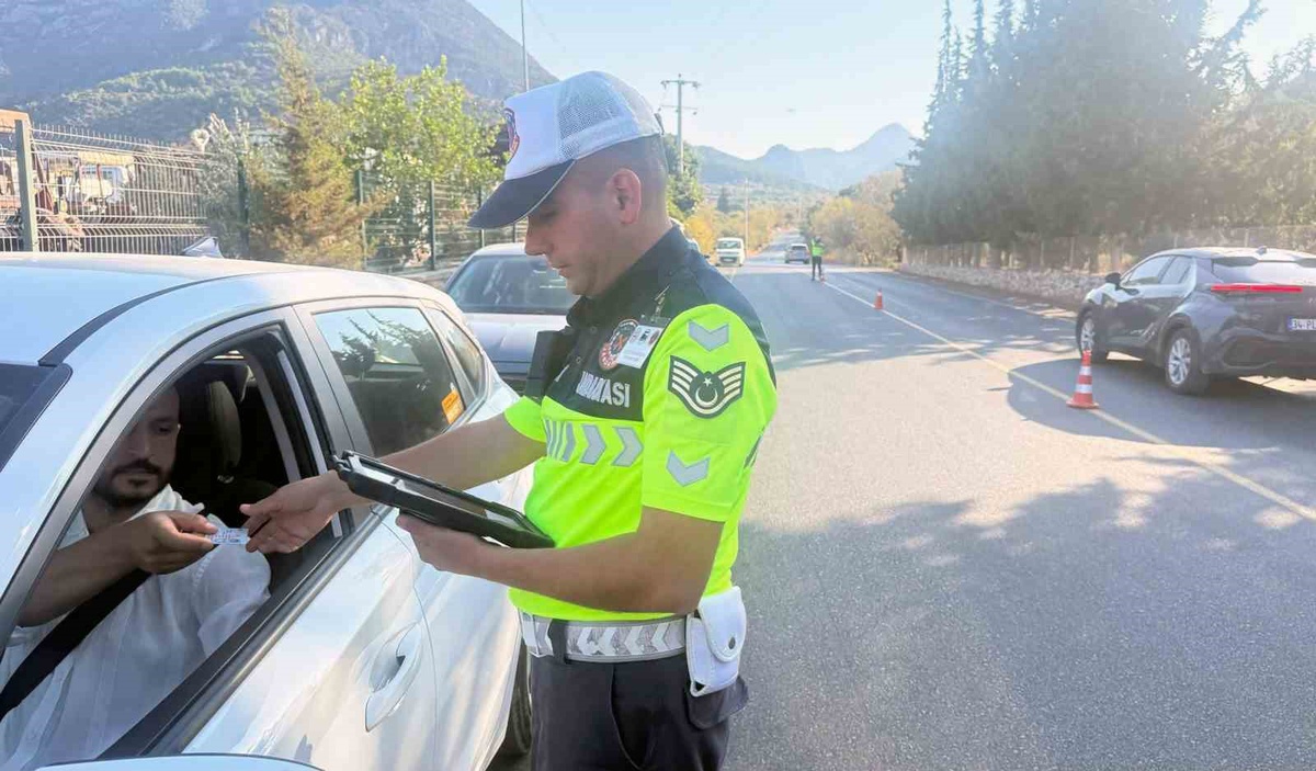 [BELEDIYE · Muğla] Muğla'da jandarma trafik denetimlerinde 1-30 Eylül'de 97 bin 187 araç kontrol edildi