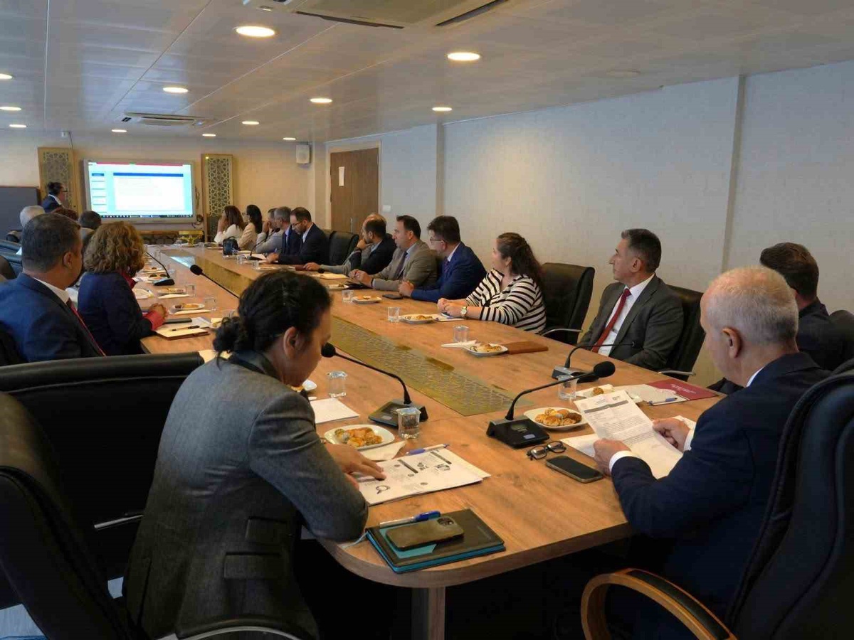 [BELEDIYE · Muğla] Muğla'da eğitim ve istihdam için toplanan komisyon gençler için projeleri görüştü