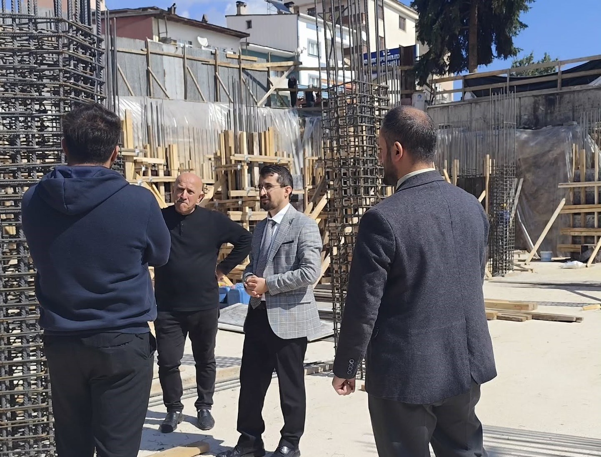 Bayburt Aydıntepe'de Merkez Camii inşaatını İlçe Müftüsü Koyuncu inceledi