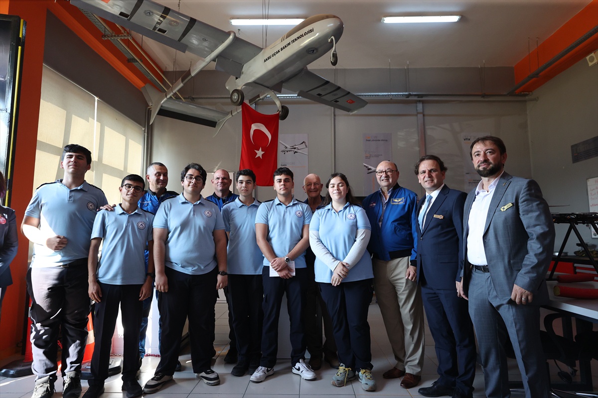 Uzay Kongresi kapsamında astronot Gökhan Erdem, Antalya Aksu'da öğrencilerle buluştu