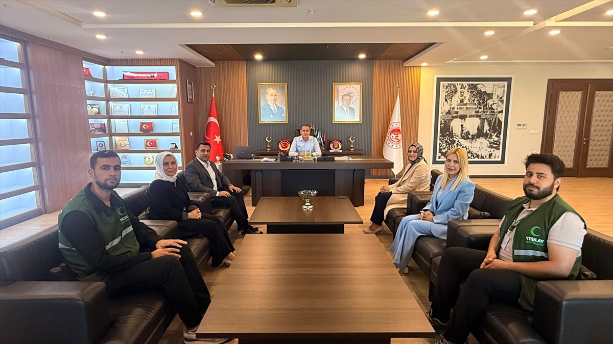 Yeşilay Hatay Şube Başkanı Bilgin, Antakya Kaymakamı Akdaş'a bağımlılık bilgisi verdi
