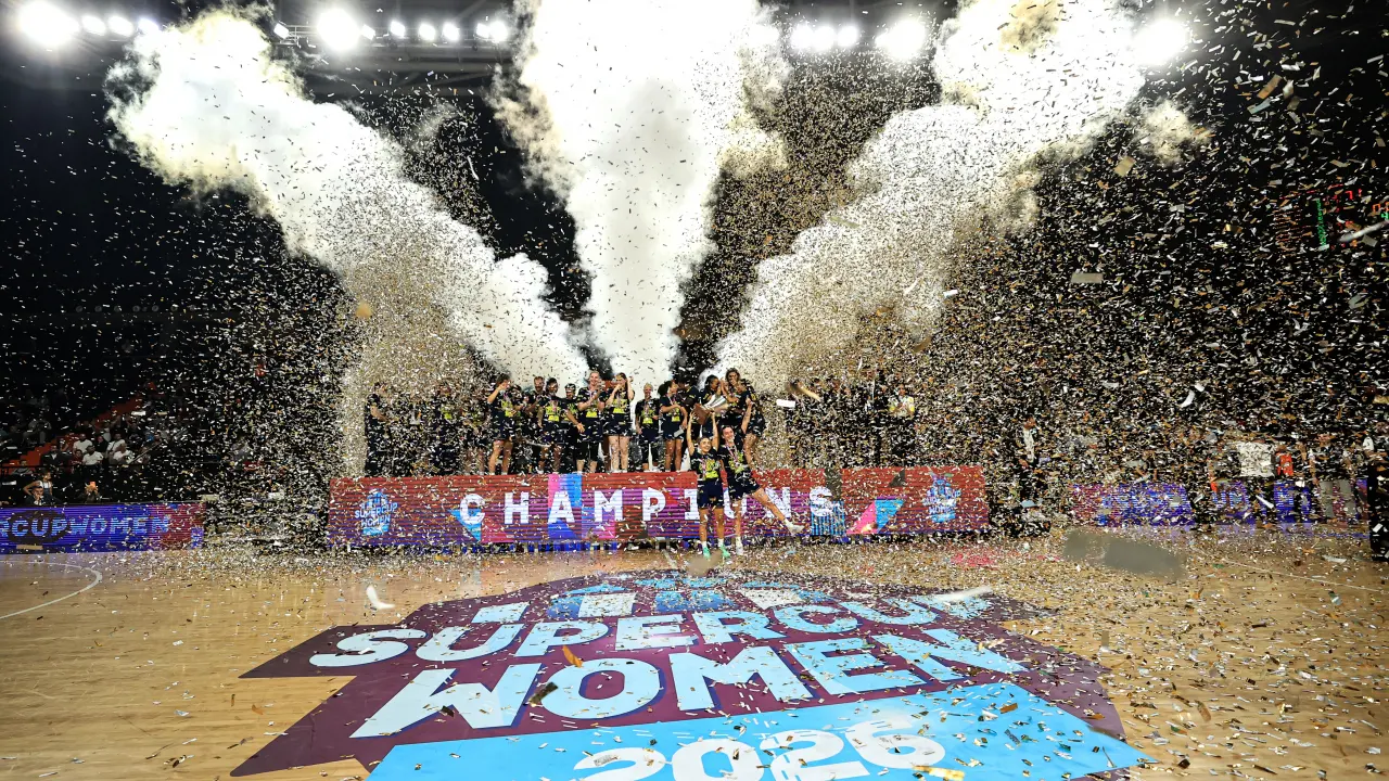 Süper Kupa'daki Türk finalinde zafer Fenerbahçe'nin!