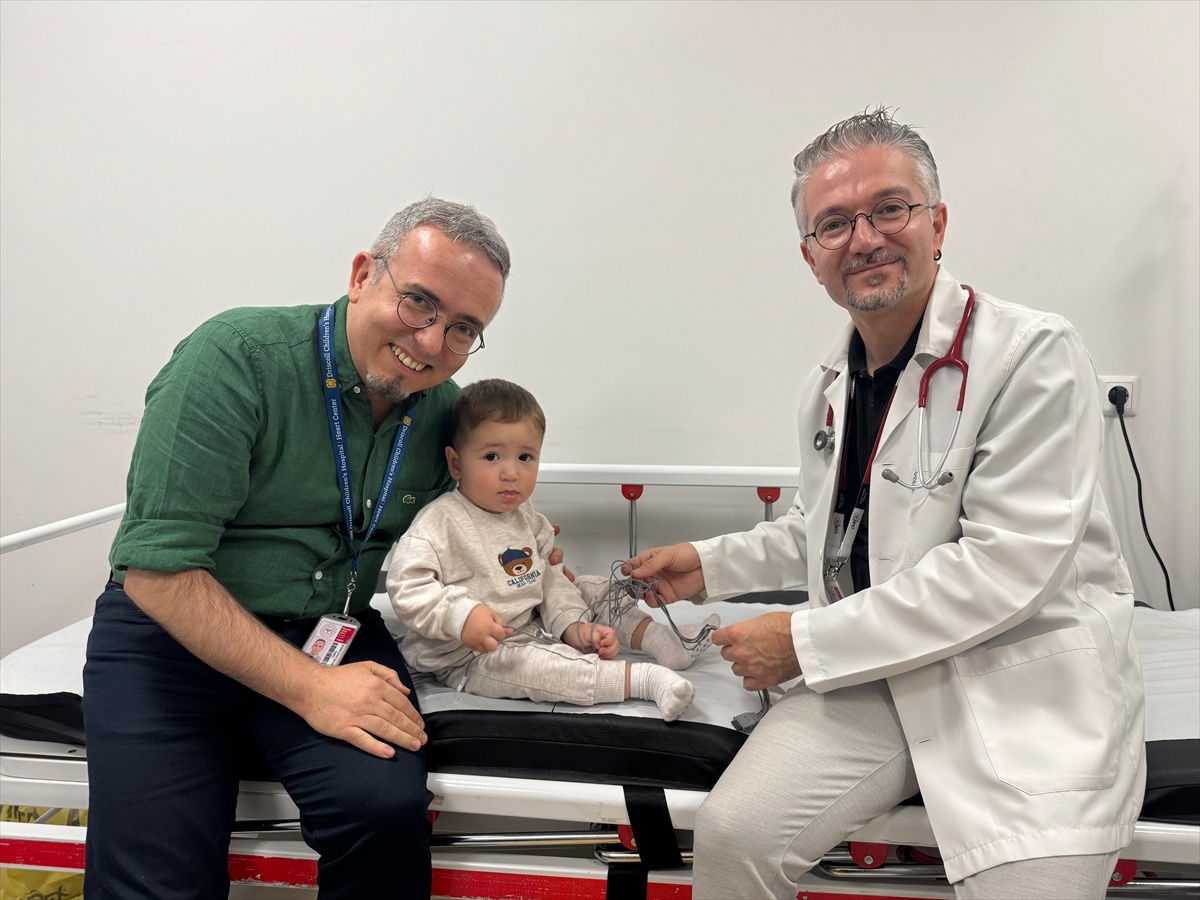 İzmir'de kalp atışı 200'ü geçen 15 aylık bebek, 3 boyutlu ablasyonla iyileşti