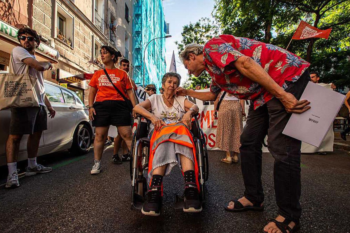 İspanya'daki konut krizinin sembolü olan 87 yaşındaki Mari Carmen hastanede hayatını kaybetti