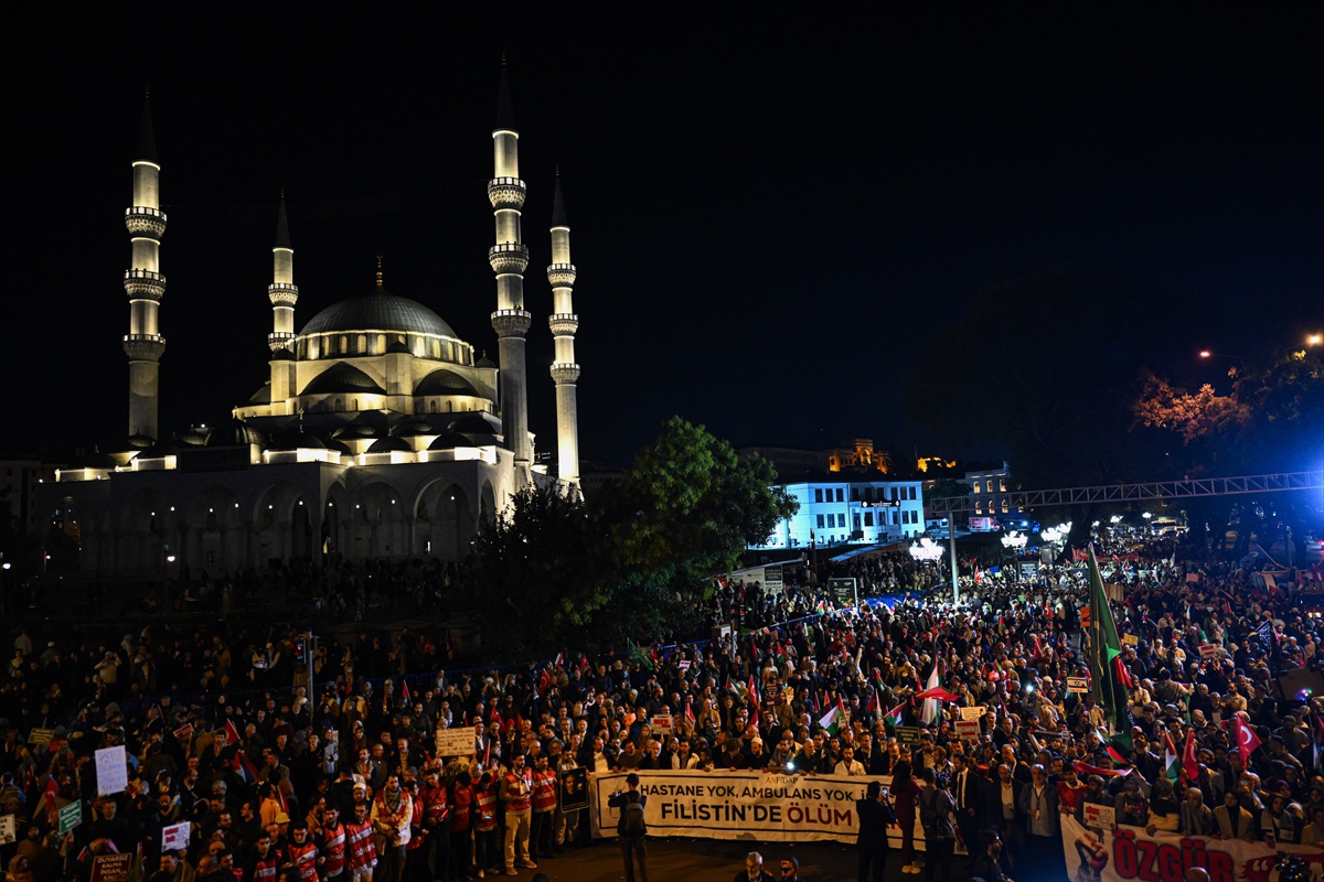 Ankara'da binlerce kişi, Gazze'de ateşkese rağmen süren saldırıları protesto için yürüdü