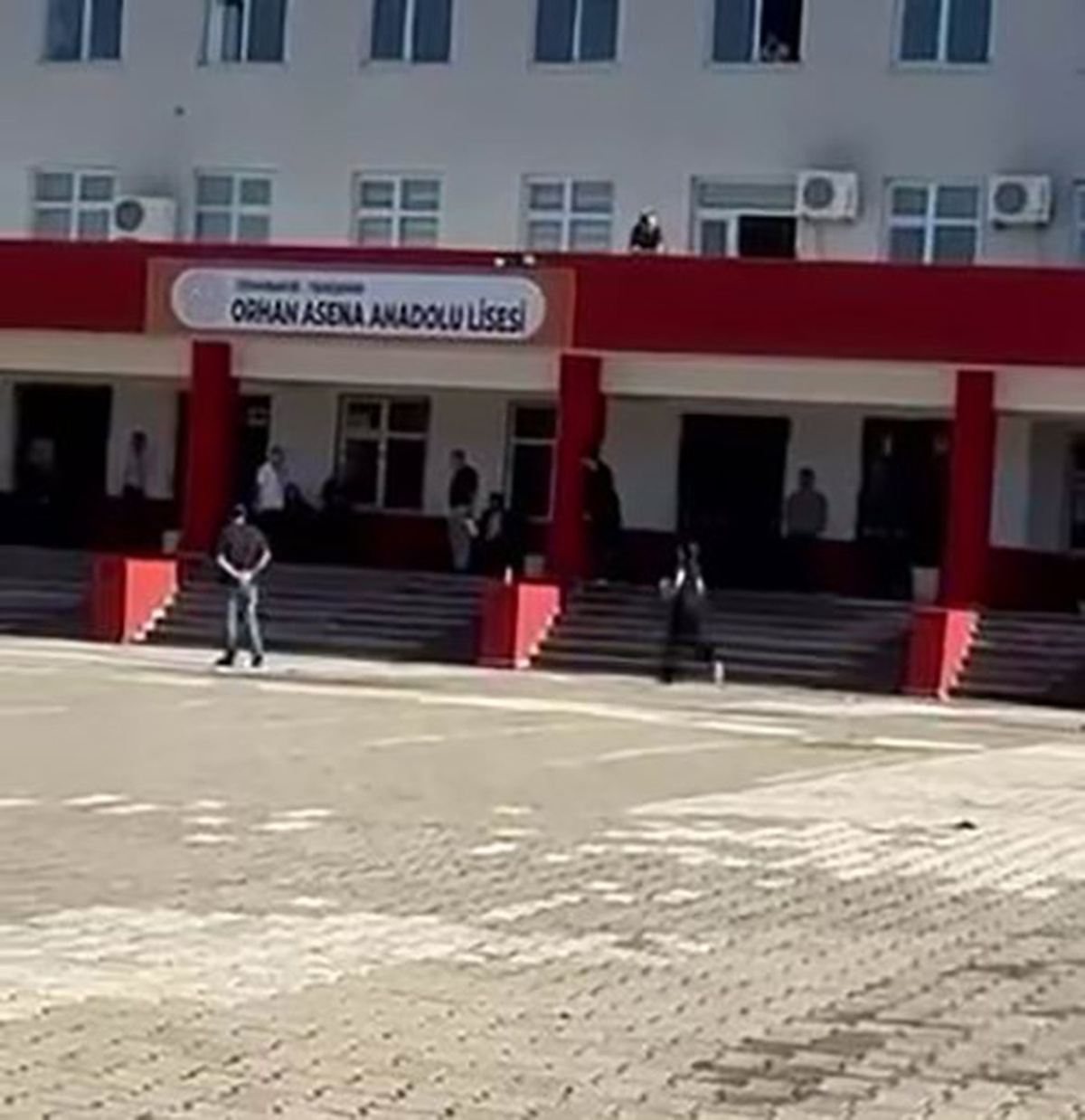 [BELEDIYE · Diyarbakır] Diyarbakır'da KPSS'ye yetişmeye çalışan öğrenci merdivenlerde baygınlık geçirdi