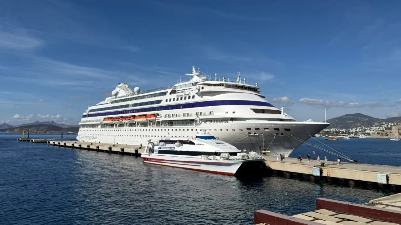 Bodrum'a "Astoria Grande" kruvaziyeriyle 447 turist geldi