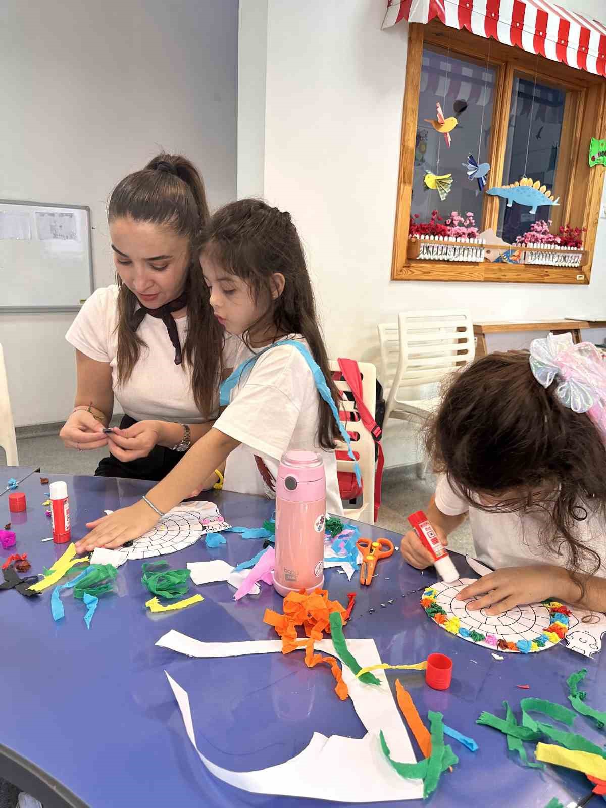 Aydın'da çocuklar Tarçın'ın Kabuğu'nu okuyup salyangoz süslemeleri hazırladı