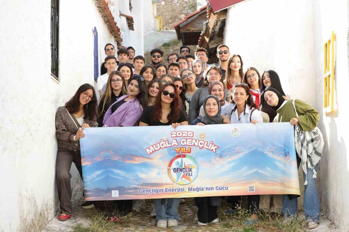 Muğla'da GSB yurdu gençleri Gelin Tanış Olalım gezisinde Vali Akbıyık'ı ziyaret etti