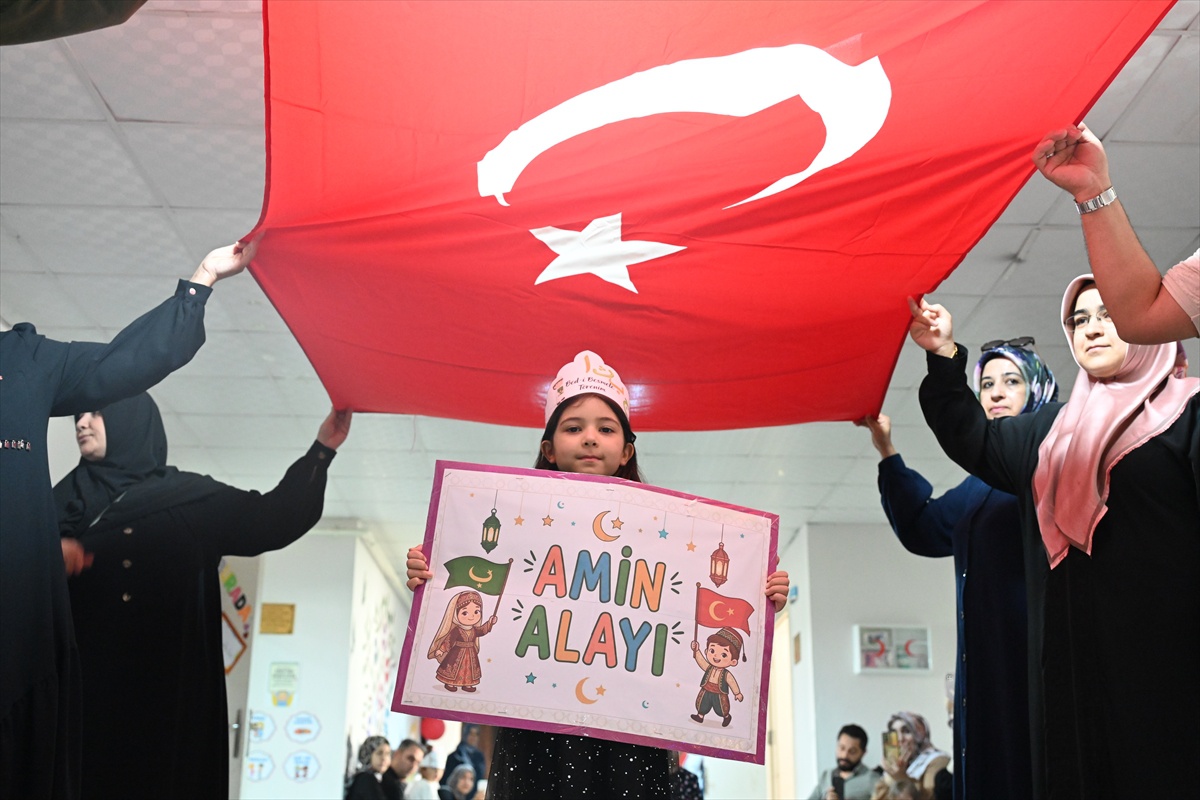 Kadirli'de 4-6 yaş Kur'an kursu çocukları için Amin Alayı ve Bed-i Besmele düzenlendi