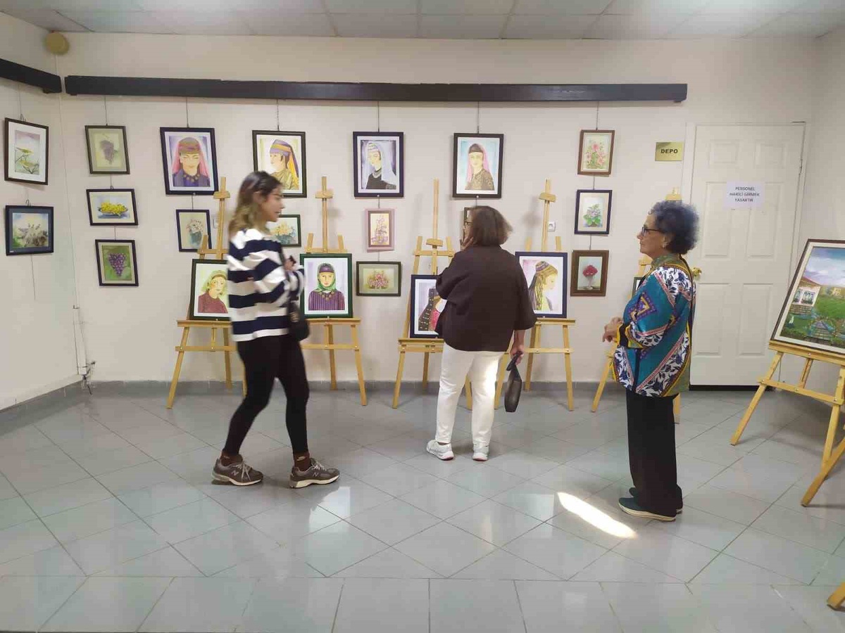 85 yaşındaki ressam Saadet Erdoğan, 28. sergisini Edremit'te açtı