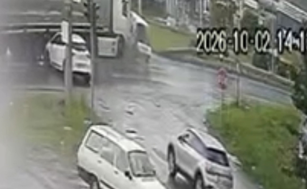 Samsun Atakum'da tırın çarptığı kazada 5 kişi yaralandı, kamera kaydı ortaya çıktı