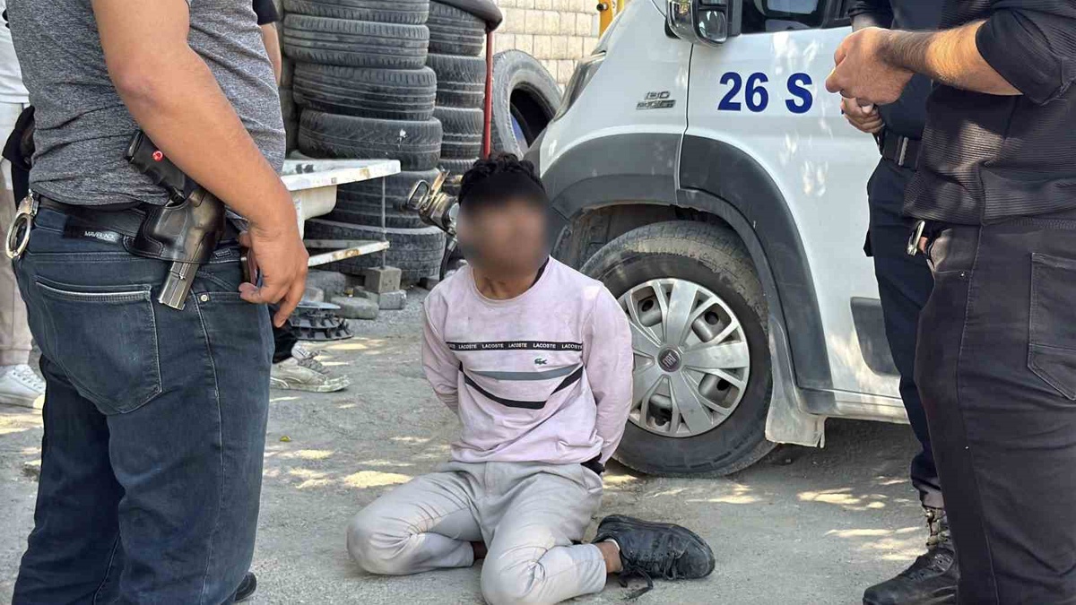 Eskişehir'de durdurulmak istenen 16 yaşındaki şüpheli kovalamacayla yakalandı