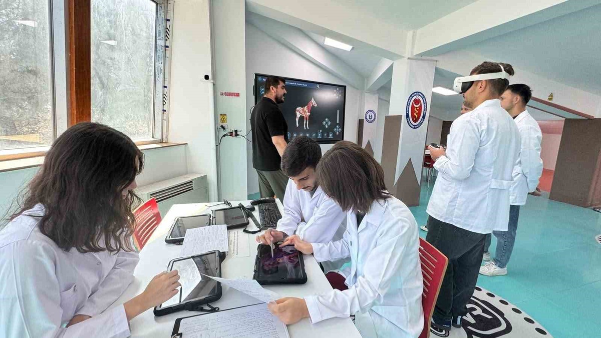 ADÜ Veteriner Fakültesi'nde DijiLab yaklaşık 20 öğrenciye aynı anda imkan tanıyor