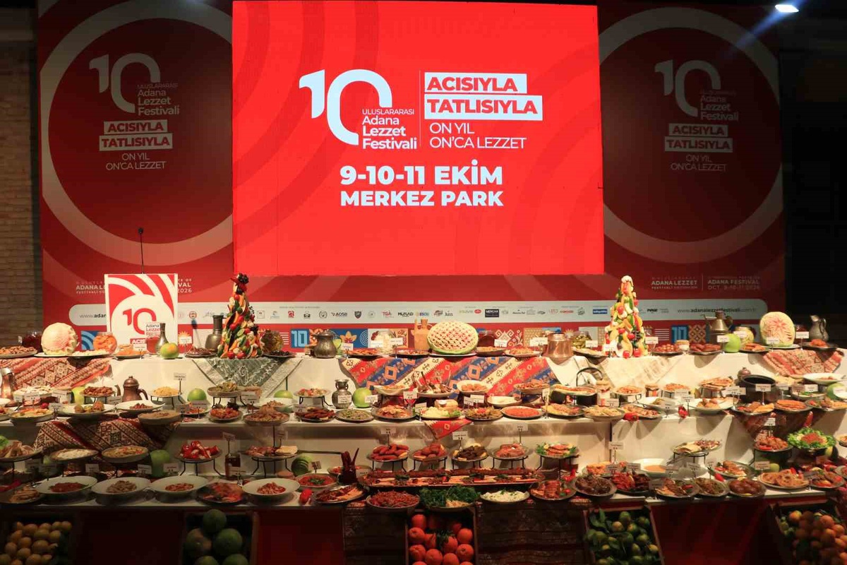 Adana Lezzet Festivali'nin 10. yıl gala gecesinde 140 çeşit yemek sergilendi