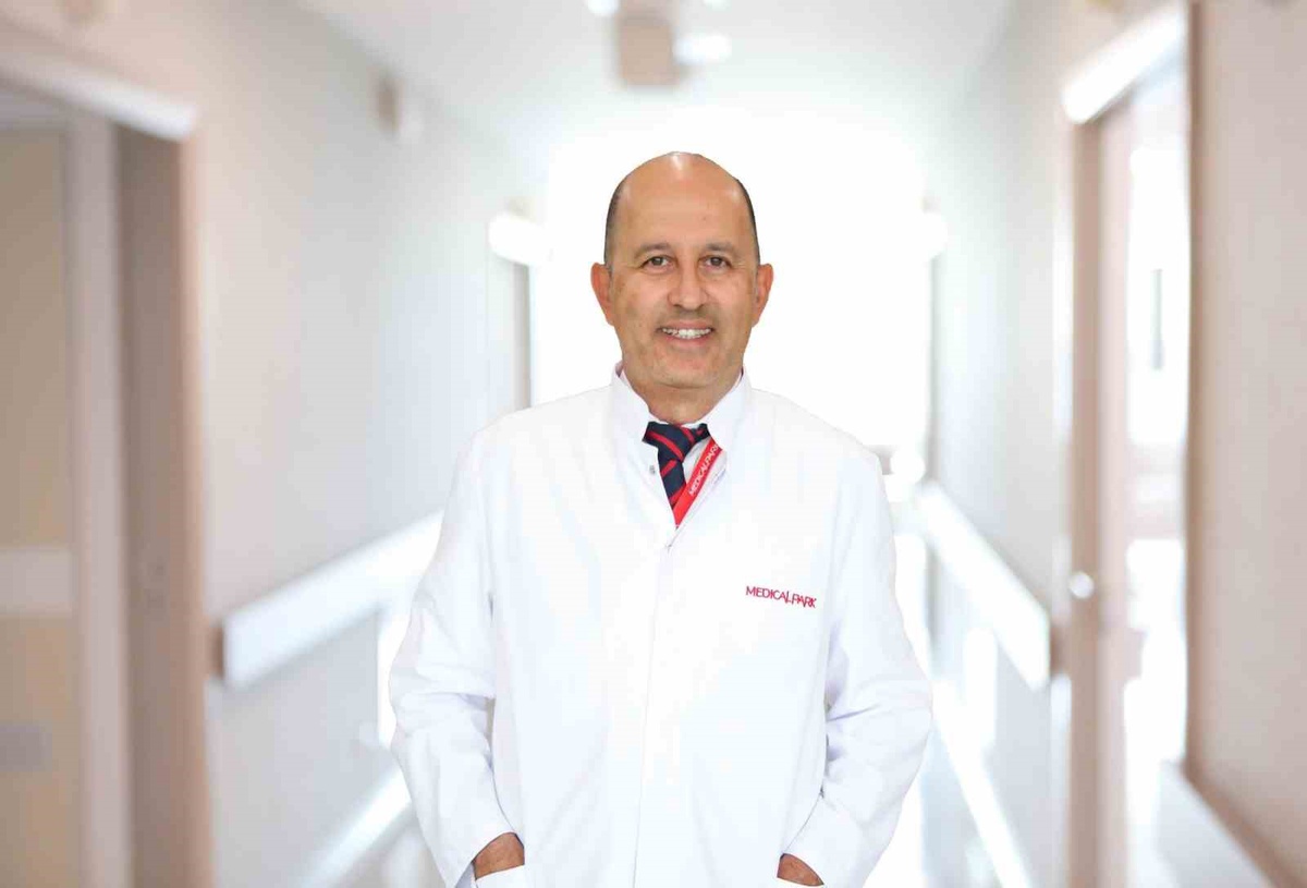 Dr. Yılmaz, 3 günü aşan yüksek ateş ve nefes darlığında doktora gitmeyi önerdi