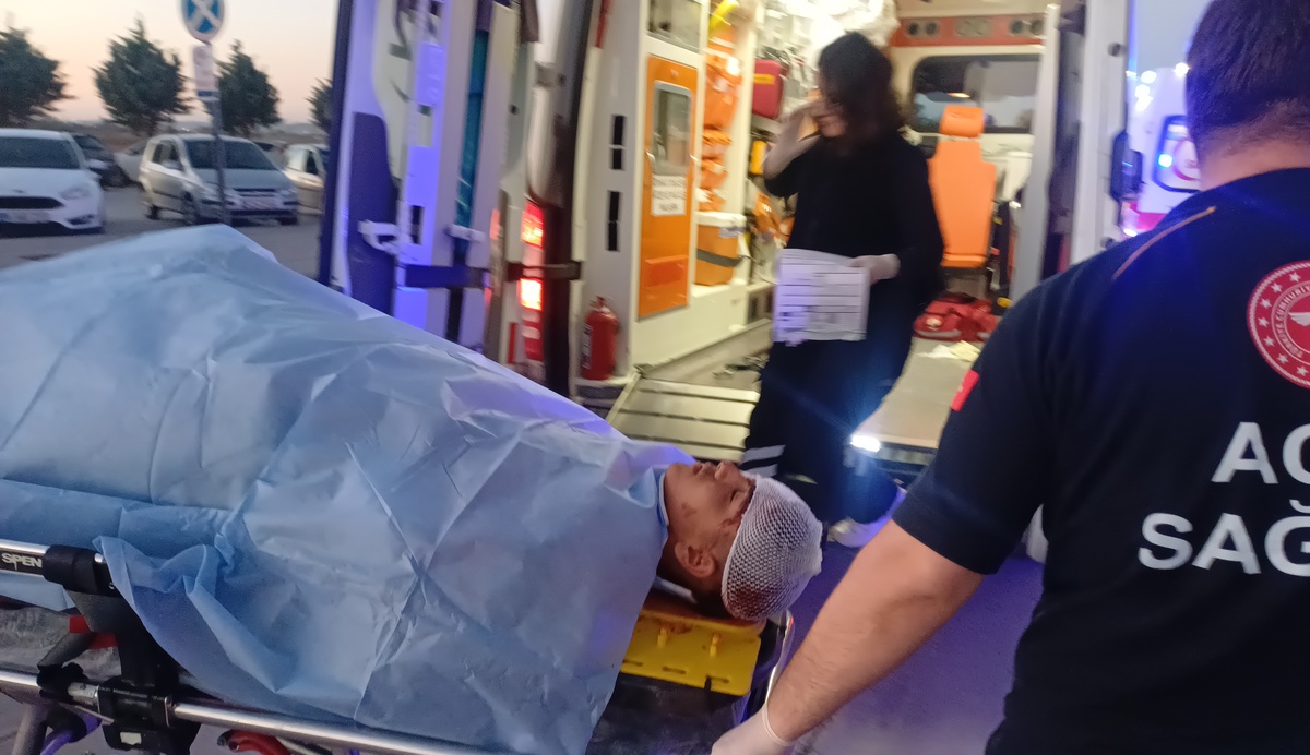 Aksaray Eskil'de minibüse çarpmamak isteyen 14 yaşındaki motosikletli ağır yaralandı