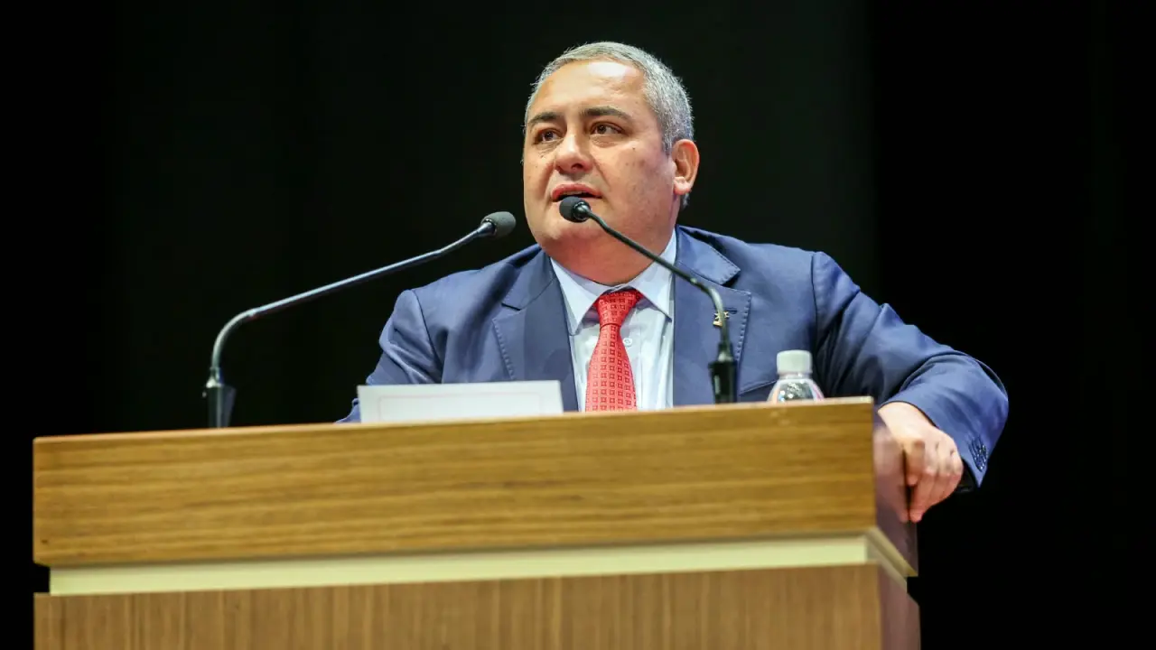 Mesut Özarslan'dan gövde gösterisi: Belediye ve teşkilat et ve tırnak gibi olacak