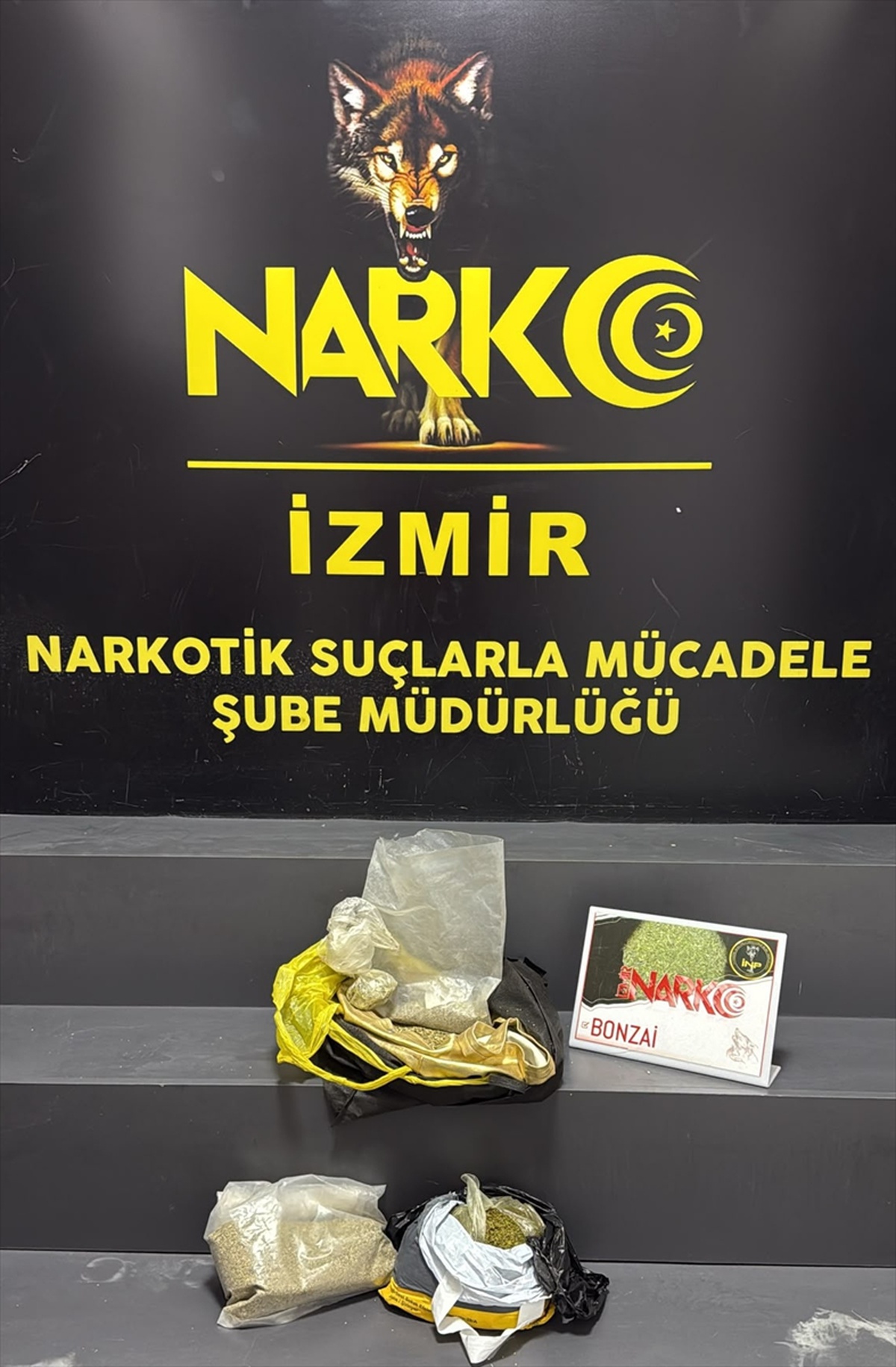 İzmir Konak'ta üzerinde 1 kilo 950 gram bonzai bulunan 1 şüpheli gözaltına alındı