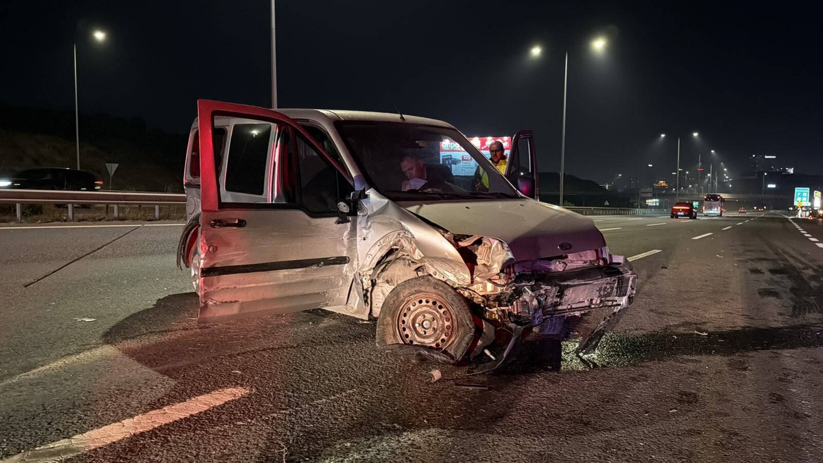 Kuzey Marmara Otoyolu Başakşehir mevkisinde hafif ticari araç sürücüsü kazada öldü