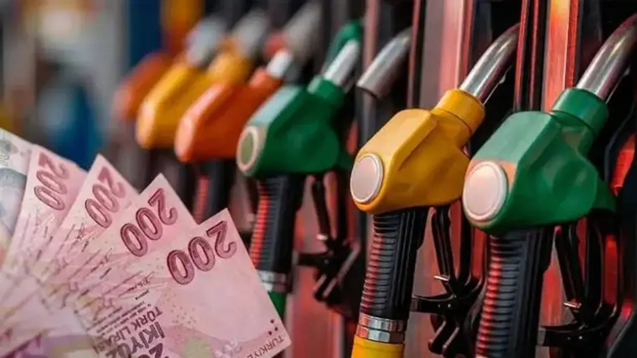 Akaryakıta bir zam, bir indirim geldi! İşte güncel benzin ve motorin fiyatları...