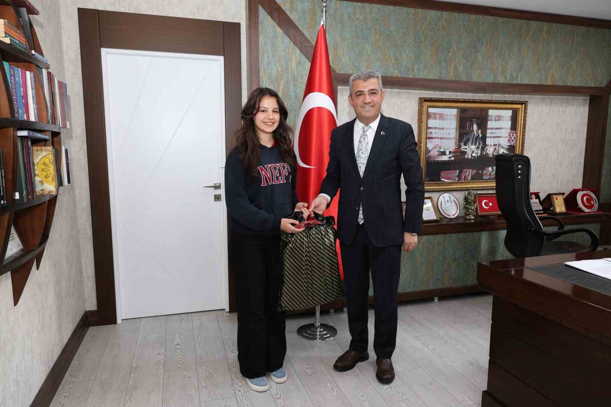 Erzurum'daki lise öğrencisi Yağmur Şakar, yapay zeka yarışmasında dünya üçüncüsü oldu