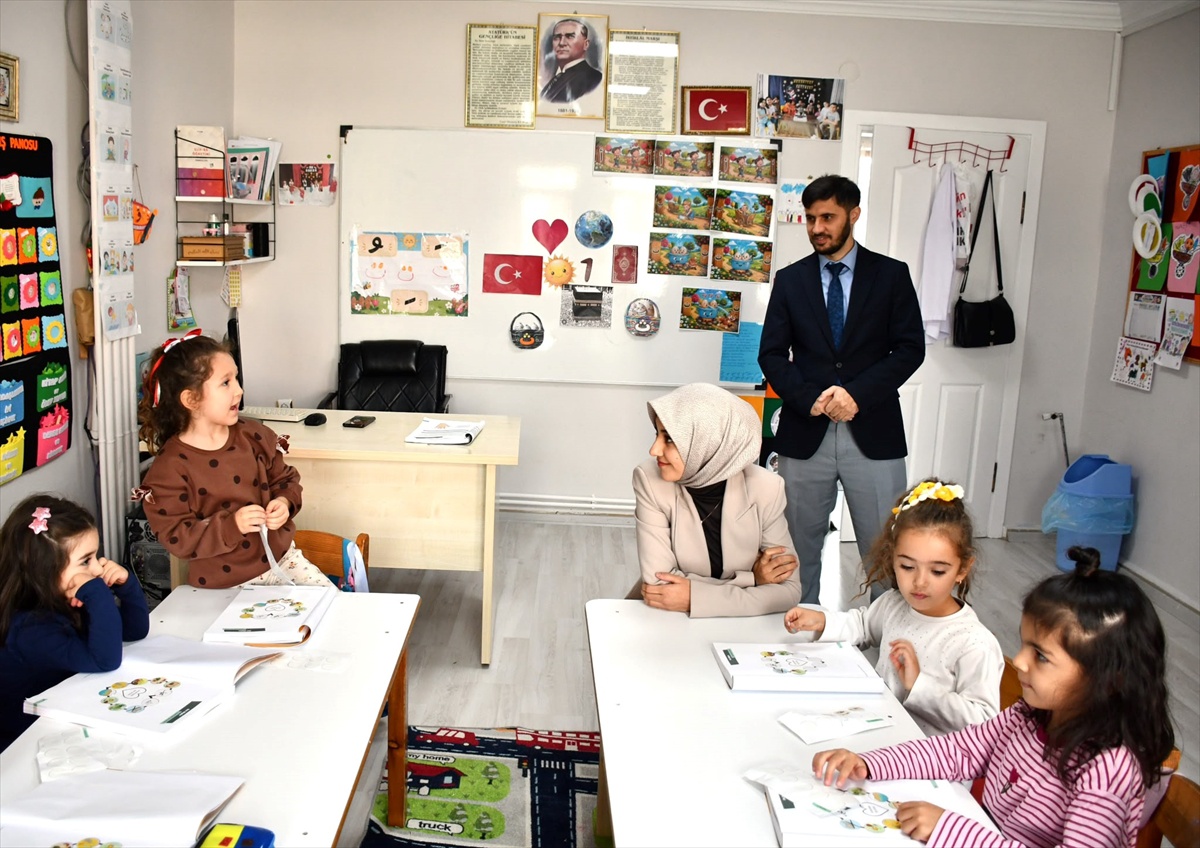 Gümüşhacıköy Kaymakamı Güneş, 4-6 Yaş Kur'an Kursu'nda çocuklarla buluştu