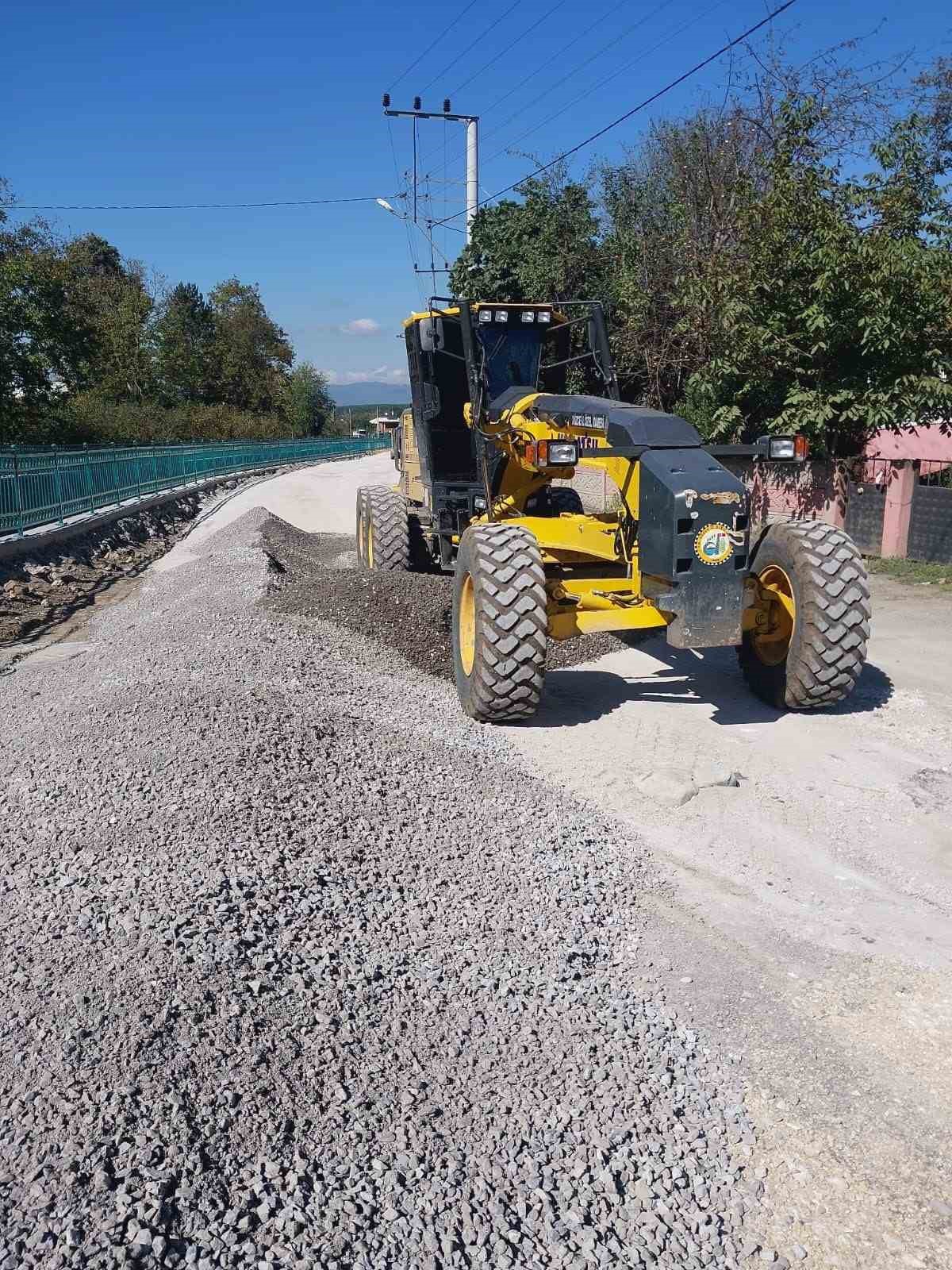 Düzce İl Özel İdaresi Aydınpınar'da asfalt öncesi altyapı çalışmalarını sürdürüyor