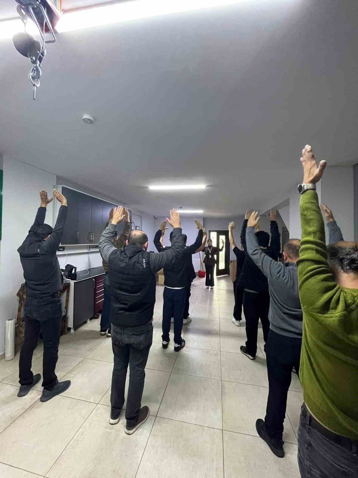 Düzce Akçakoca'da 'Mahallemde Hareket Var' projesiyle esnafa egzersiz yaptırıldı