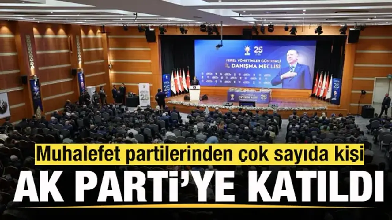AK Parti İstanbul İl Danışma Meclisi'nde 136 kişi partiye katıldı
